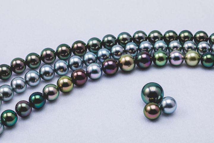 黒蝶タヒチ真珠　数珠　念珠　全宗派使用可能　保証＆手引き付　63382 黒蝶タヒチ真珠 数珠 念珠 全宗派使用可能 保証＆手引き付 63382