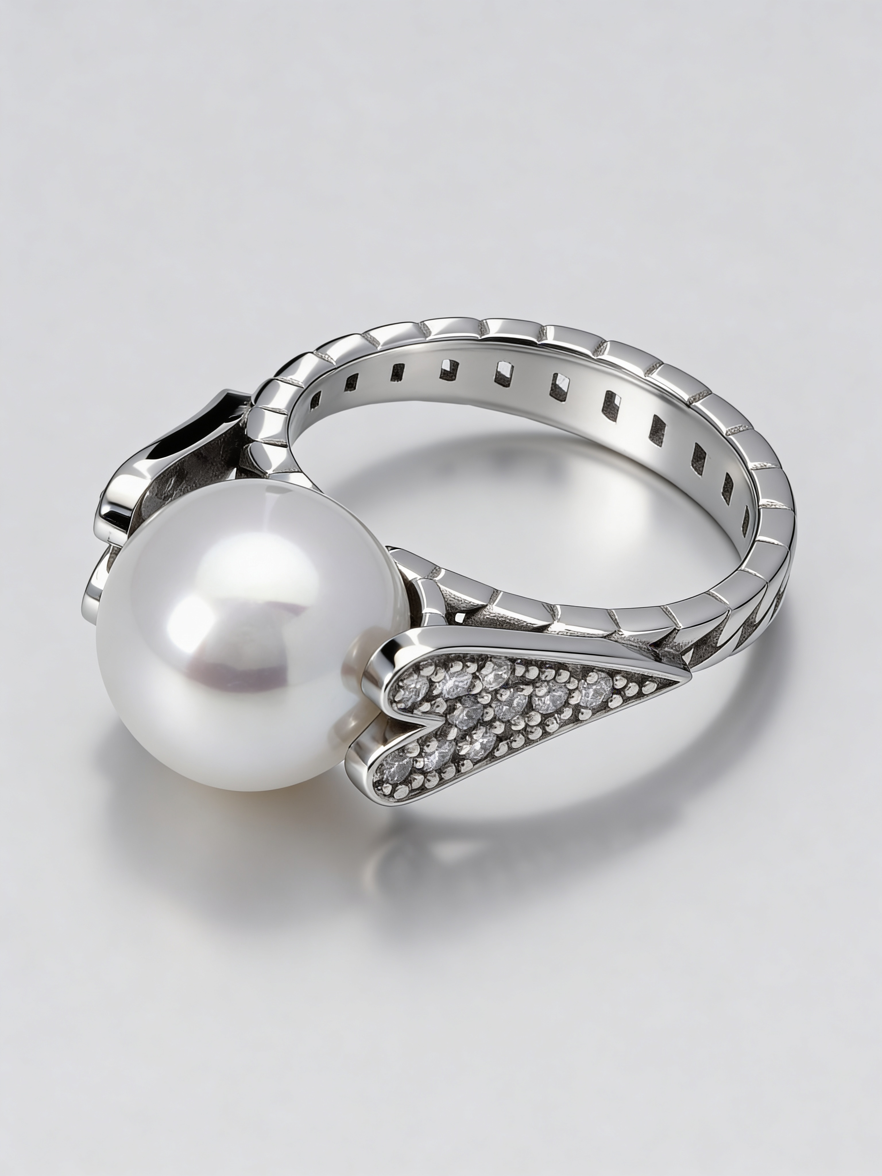 ring in platinum with diamonds and one pearl