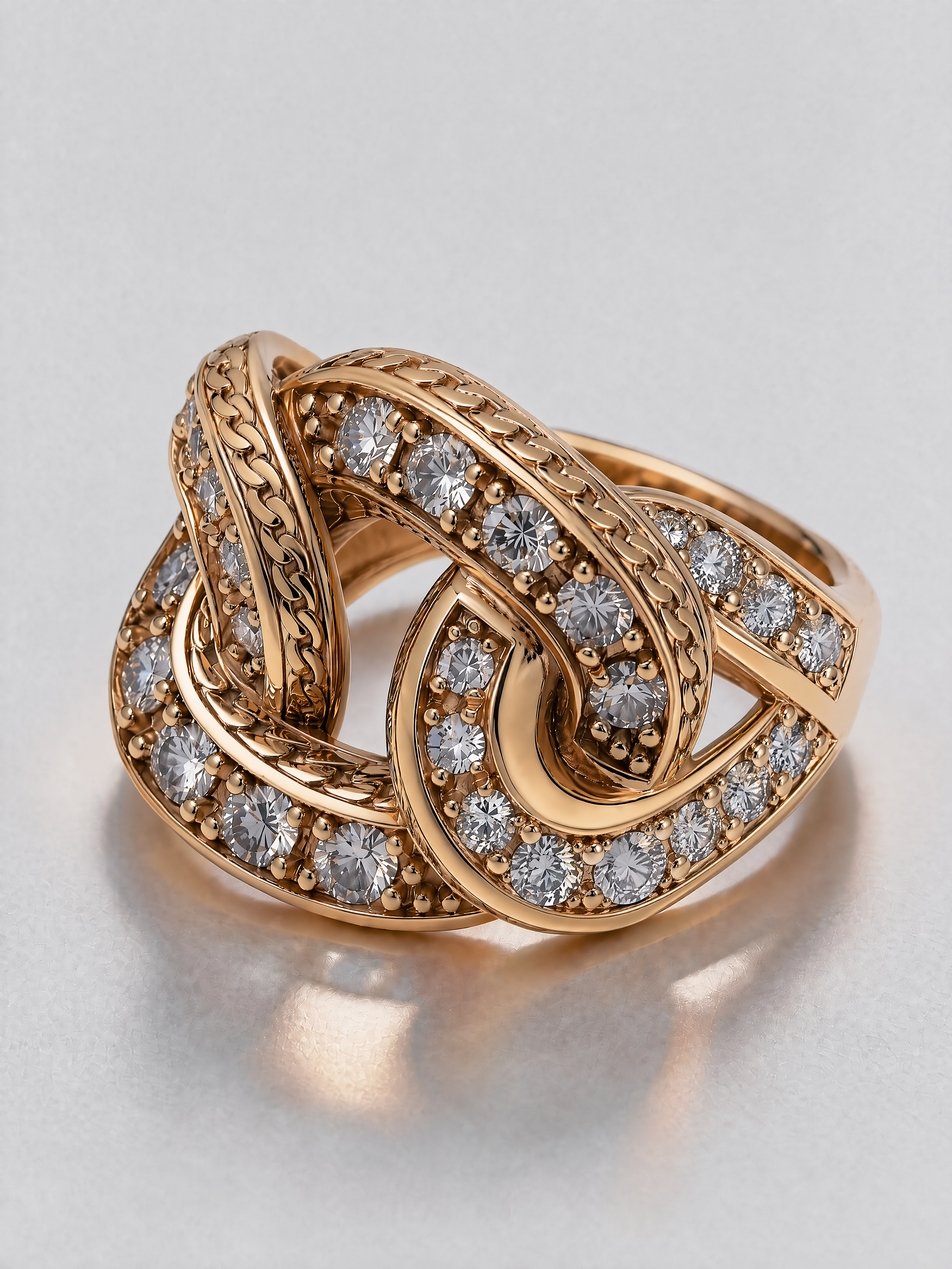 Ring in gold and diamonds