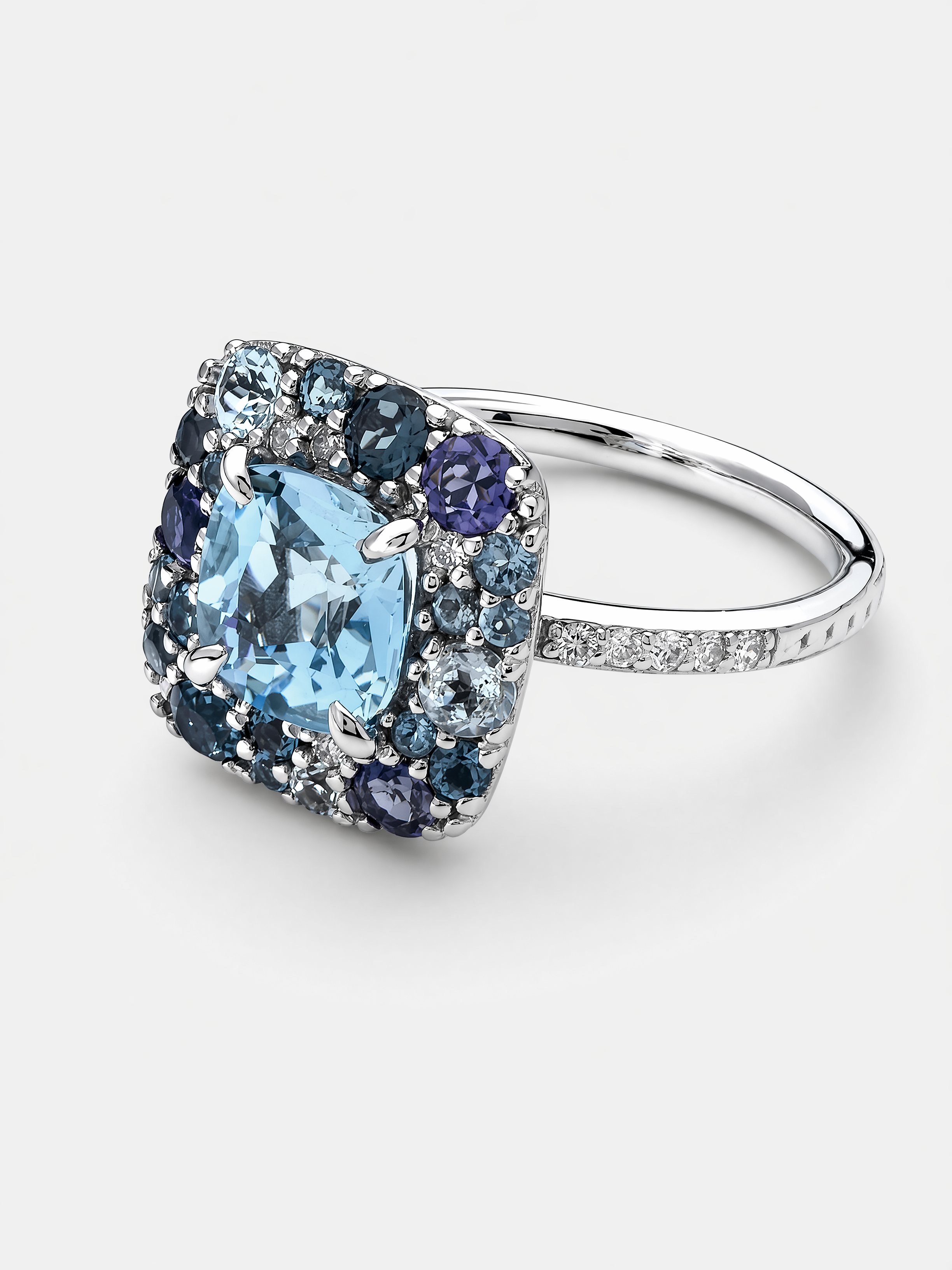 ring in platinum with precious stones